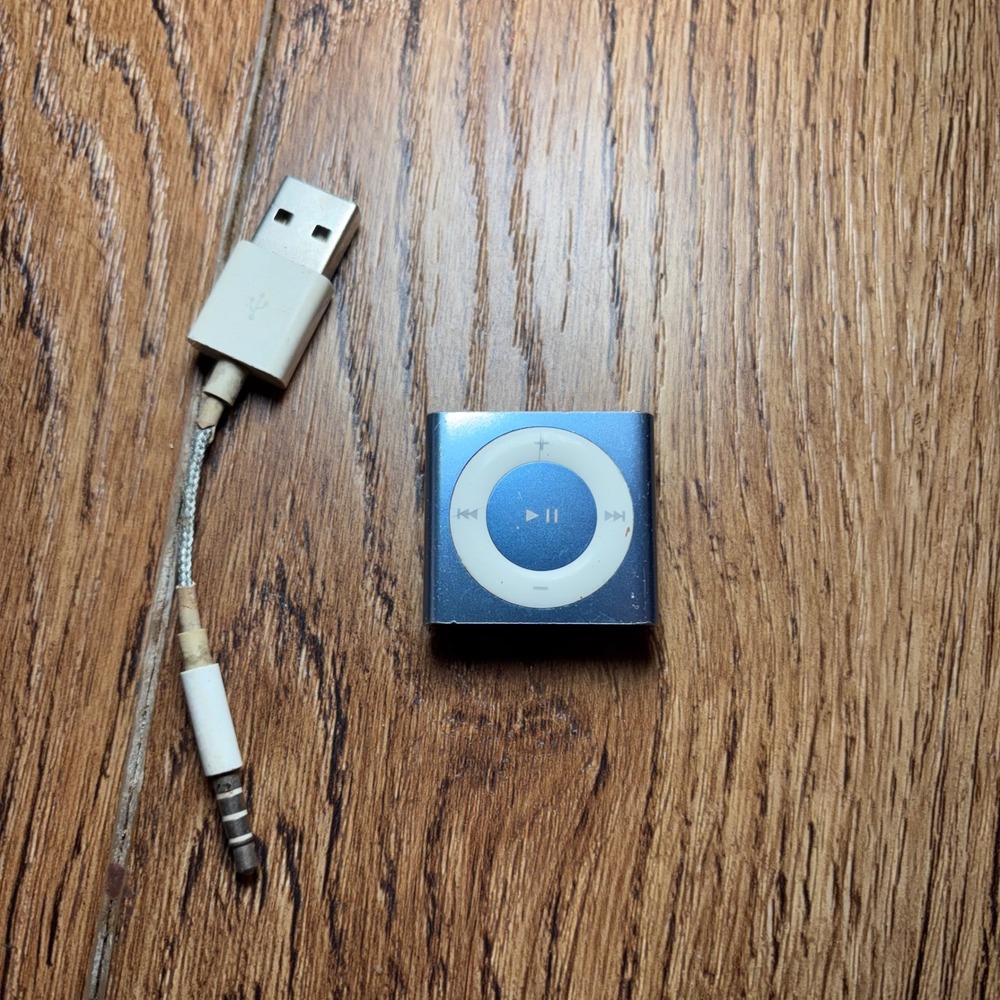 Apple iPod Shuffle 4th Generation Blue 2GB MP3 Player A1373